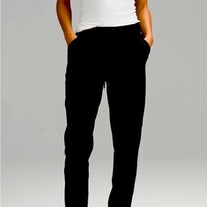 Lululemon jogger black size 6